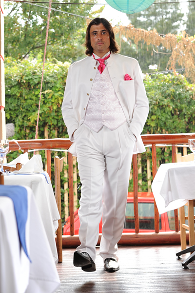 White mandarin collar with pink accessories